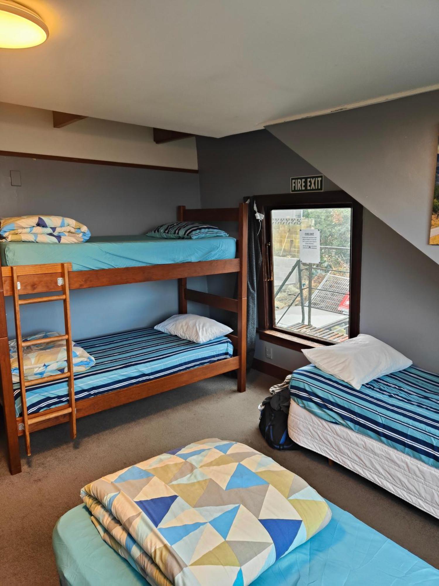 Хостел Manor House Backpackers Дьюндин Экстерьер фото